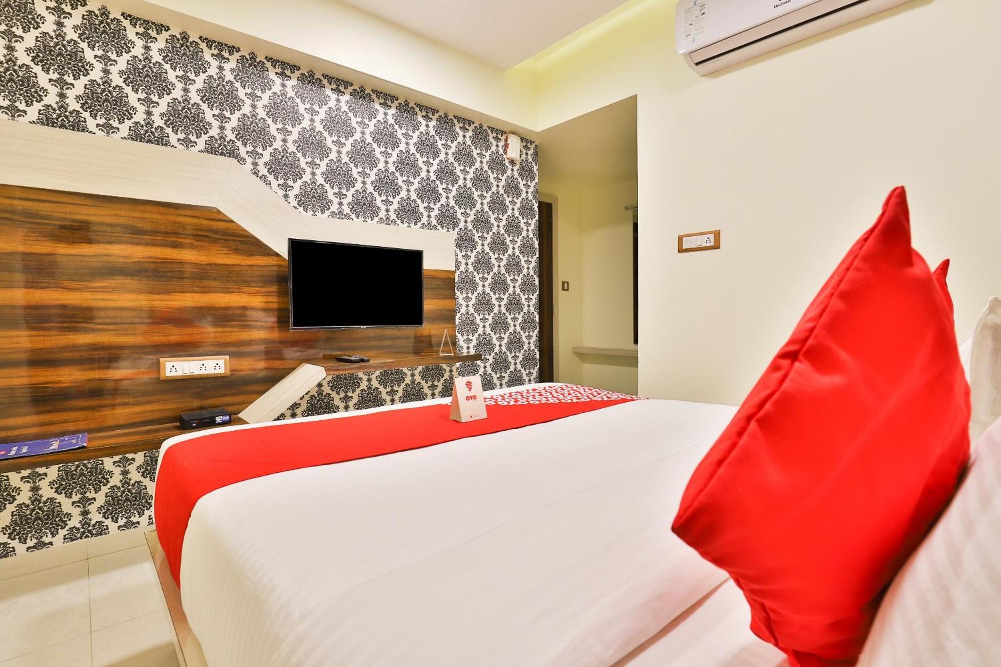 Hotel O Red Apple Ahmedabad Bagian luar foto