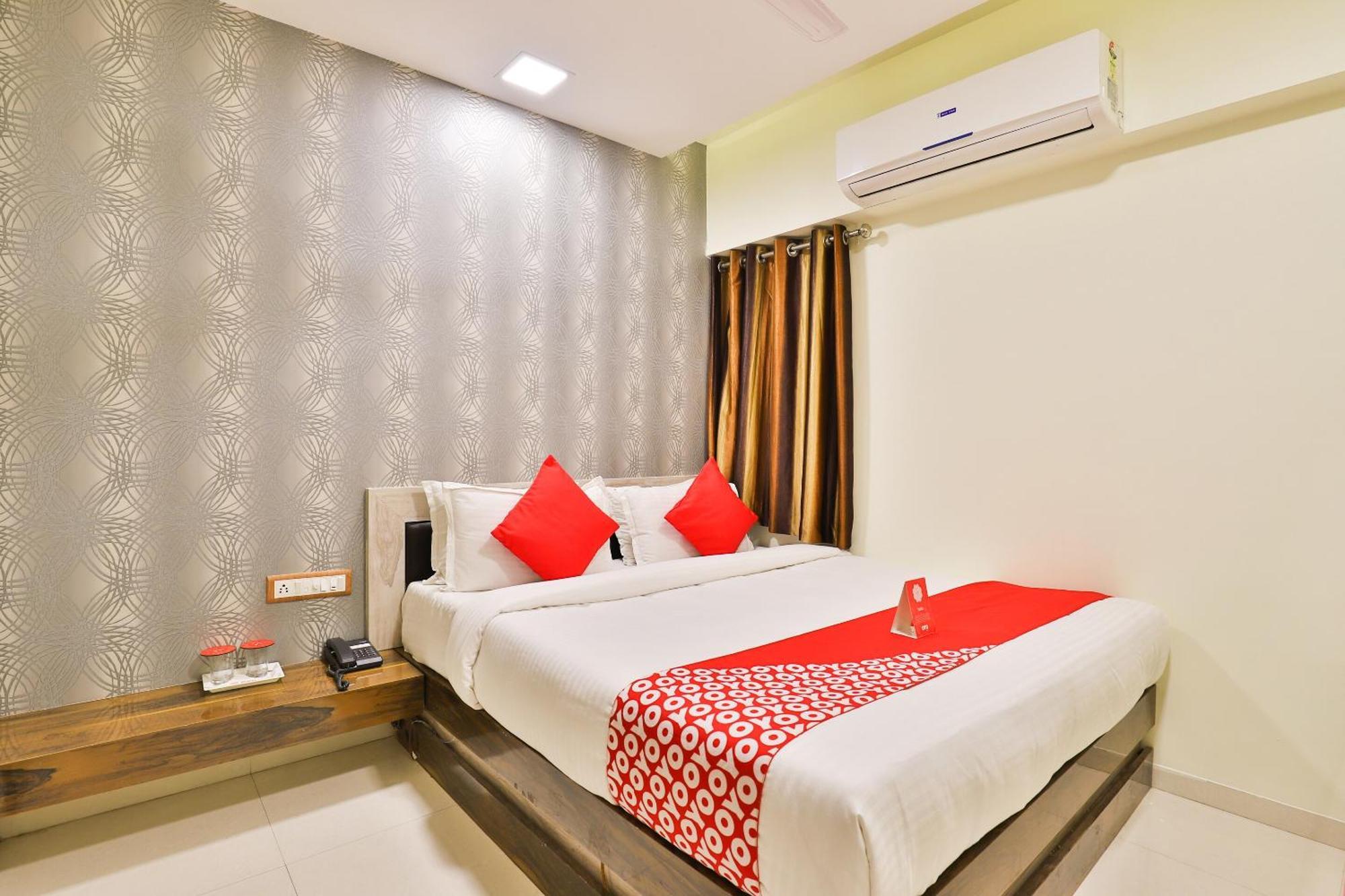 Hotel O Red Apple Ahmedabad Bagian luar foto