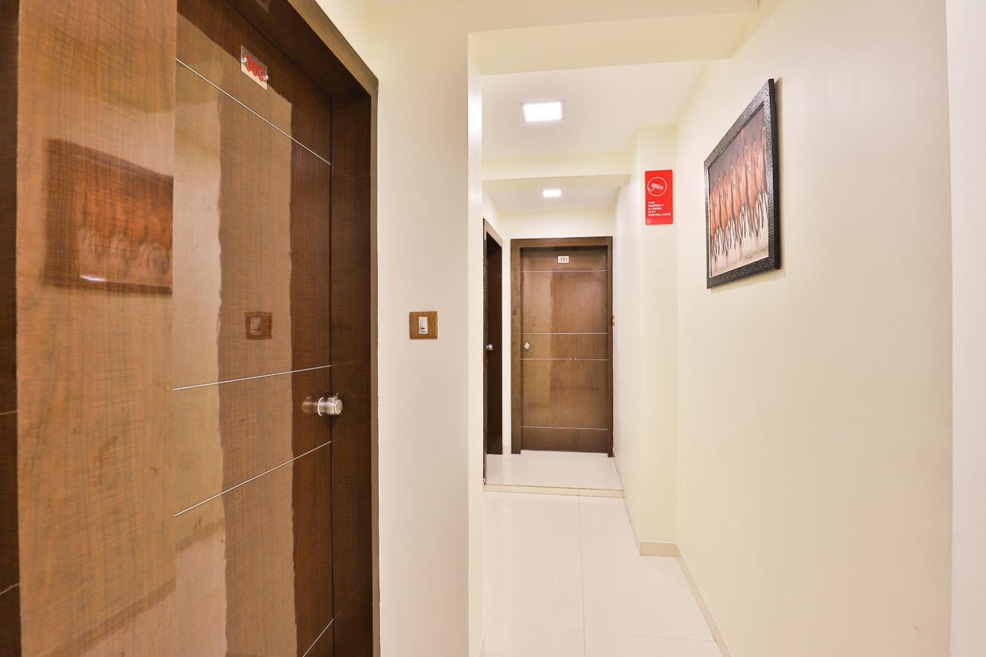 Hotel O Red Apple Ahmedabad Bagian luar foto