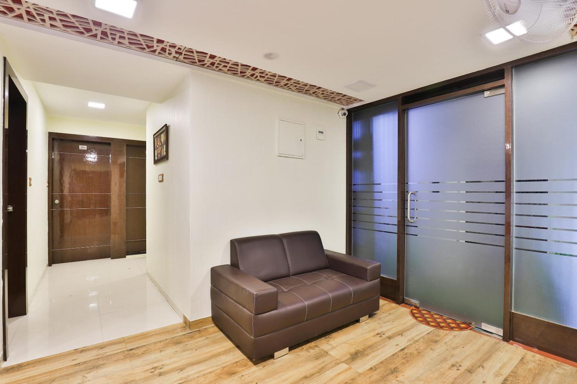 Hotel O Red Apple Ahmedabad Bagian luar foto