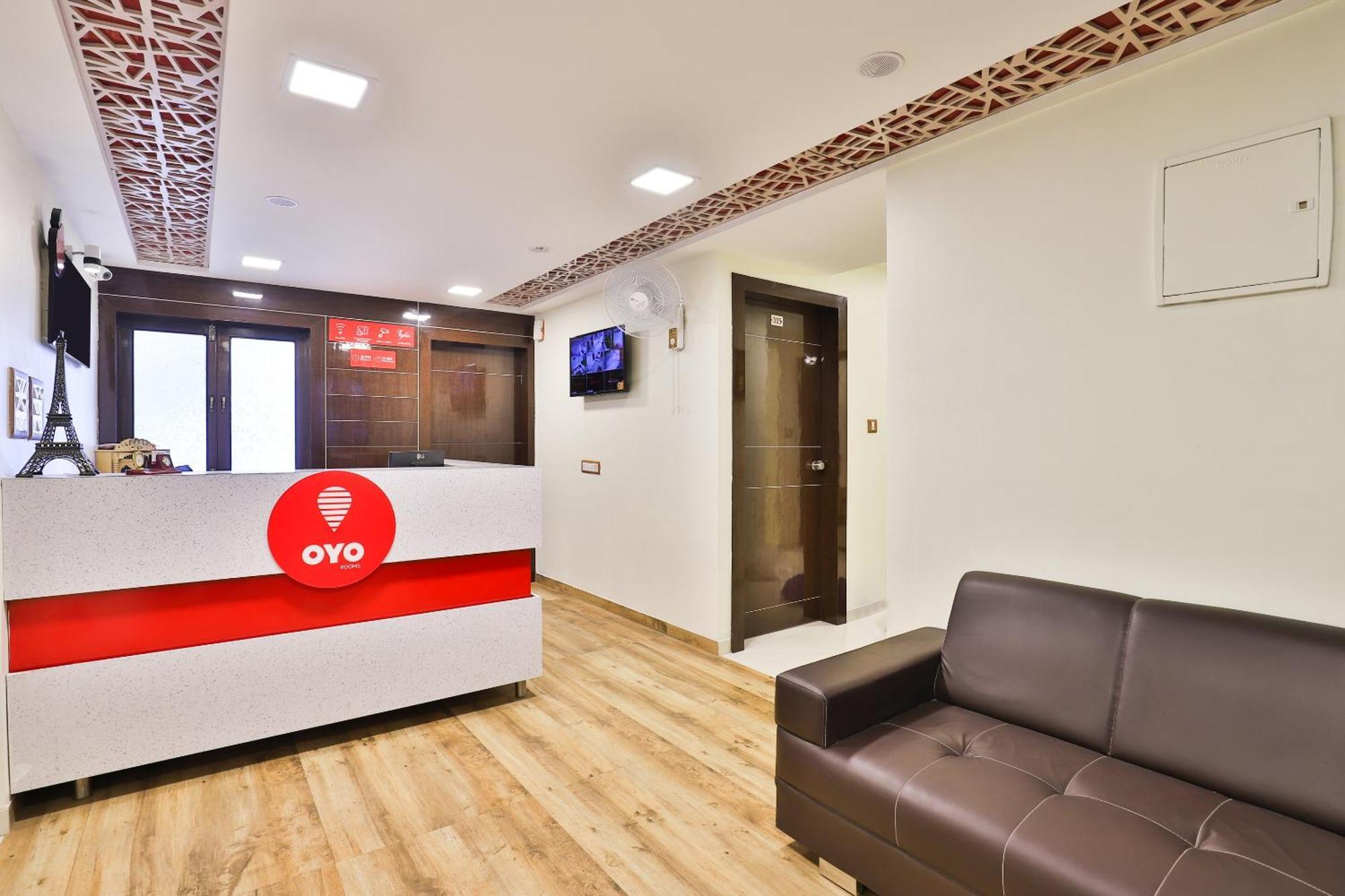 Hotel O Red Apple Ahmedabad Bagian luar foto