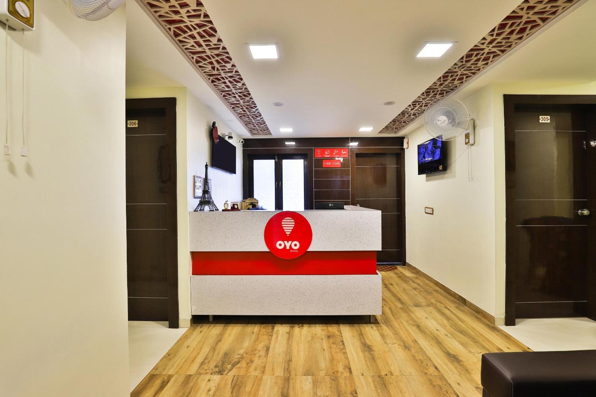 Hotel O Red Apple Ahmedabad Bagian luar foto